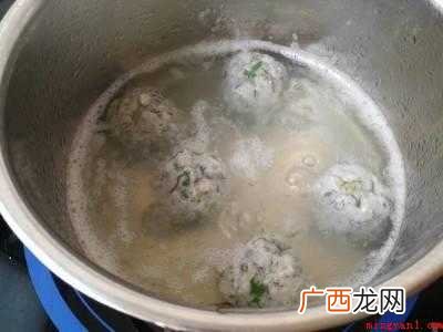 鱼丸子汤怎么做好吃又简单的具体操作步骤 鱼丸子汤怎么做好吃又简单