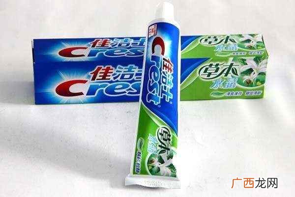 如何查看牙膏是否含氟 怎样判断牙膏是否含氟