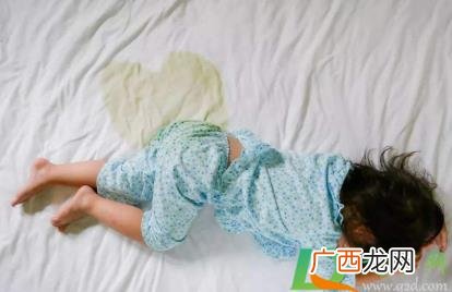 被子上的尿渍时间久了怎么样洗掉 被子尿渍发黄如何清洗