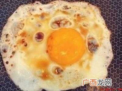 没有油怎么煎鸡蛋的具体操作步骤 没有油怎么煎鸡蛋