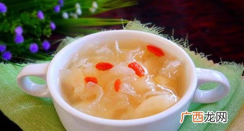 银耳汤加枸杞有什么好处 银耳汤可以加枸杞吗