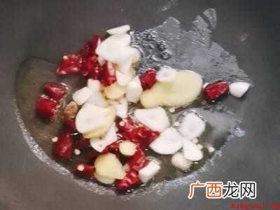 炒花蛤需要什么配料的具体操作步骤 炒花蛤需要什么配料