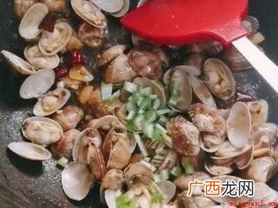 炒花蛤需要什么配料的具体操作步骤 炒花蛤需要什么配料