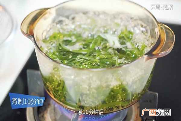 海带丝300克、小米椒2个、蒜3瓣、香菜 凉拌海带丝的做法