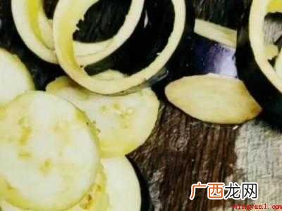 茄饼怎么做简单又好吃的具体操作步骤 茄饼怎么做简单又好吃