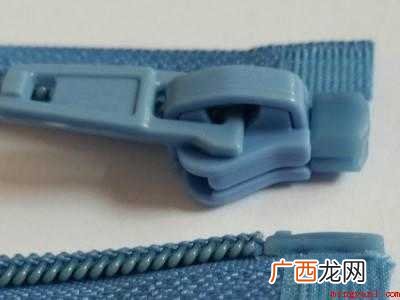 怎么判断金属拉链和塑料拉链的具体操作步骤 怎么判断金属拉链和塑料拉链