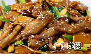 鸭翅、沙姜、香菜、葱、姜、八角、桂皮、香叶、红花椒、味极鲜酱 鸭翅怎么做凉拌好吃简单