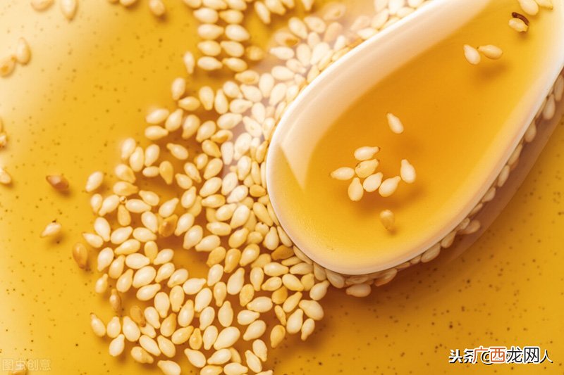 凉拌菜用香油还是芝麻油 芝麻油和香油的区别在哪里