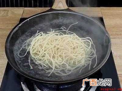 凉面条的汤汁怎么做好吃的具体操作步骤 凉面条的汤汁怎么做好吃