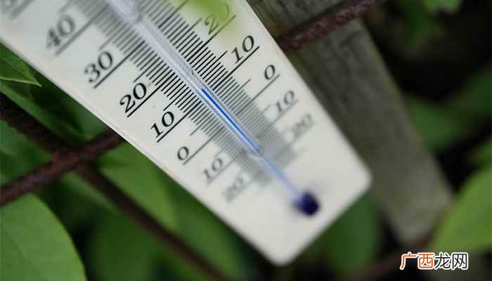 温度计放在腋下多久能量出体温 温度计的原理
