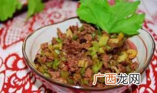 胡萝卜、卷心菜、牛肉馅、猪肝、鸡蛋、钙粉、少量食盐、狗粮 狗粮牛肉粒自制版