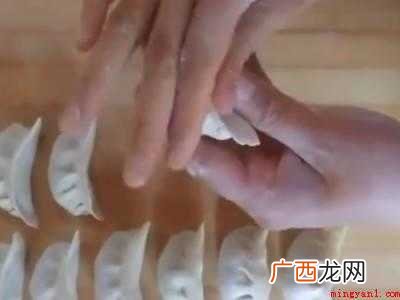 怎么包饺子好看又简单的具体操作步骤 怎么包饺子好看又简单