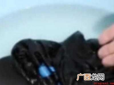 白色衣服染上墨水怎么才能洗掉