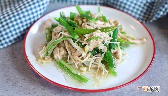 里脊肉怎么做好吃 金针菇炒辣椒肉片的做法