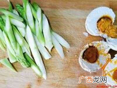 盐蛋怎么做菜好吃的具体操作步骤 盐蛋怎么做菜好吃