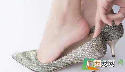 鞋子窄了怎么变宽点 鞋子前面太窄怎么撑大