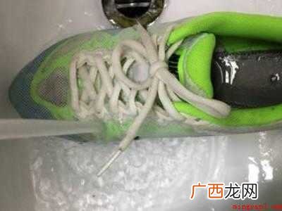 运动鞋网眼污垢洗不掉的具体操作步骤 运动鞋网眼污垢洗不掉