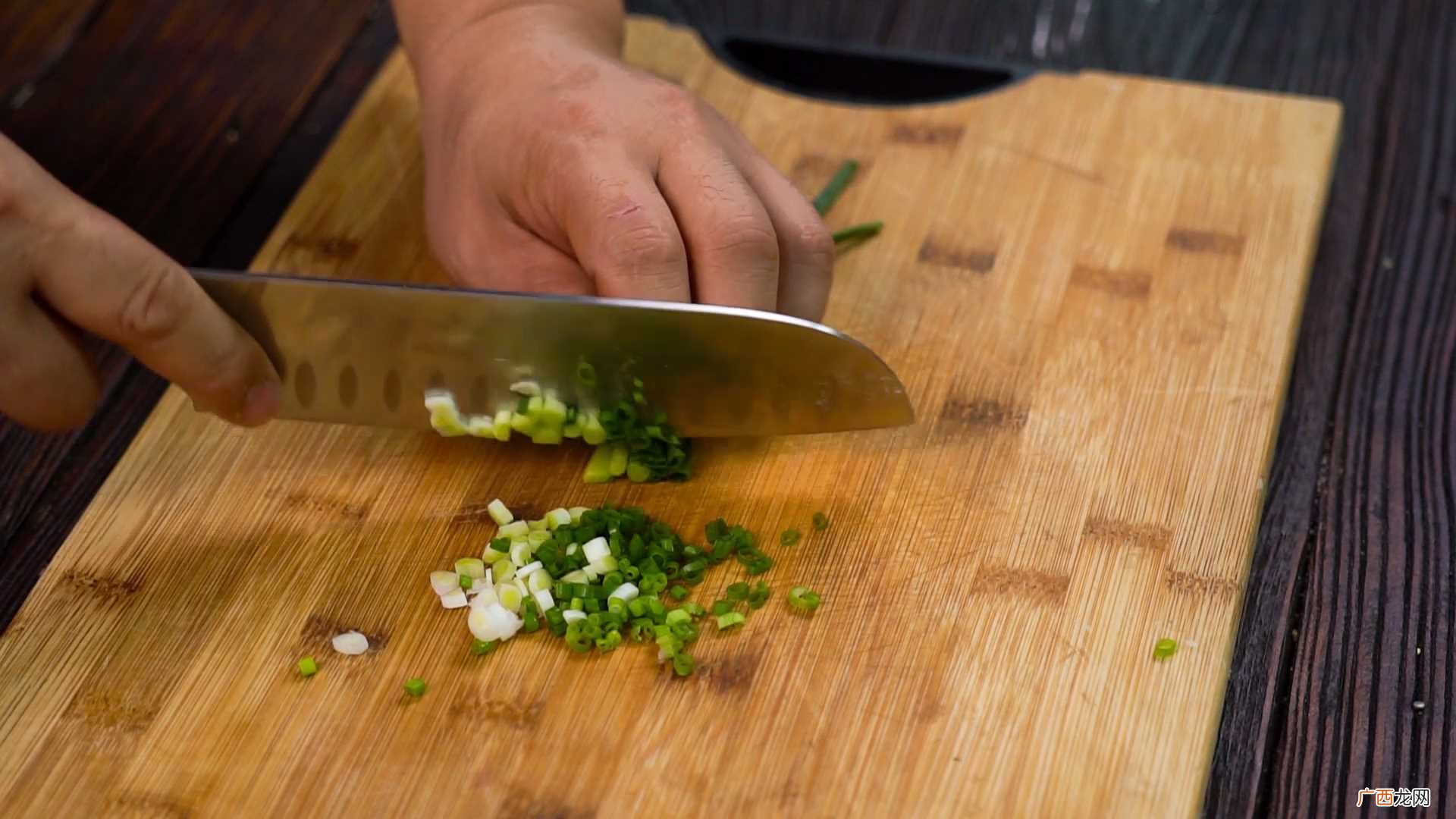 洋葱蛋炒饭怎么做好吃 洋葱蛋炒饭的做法