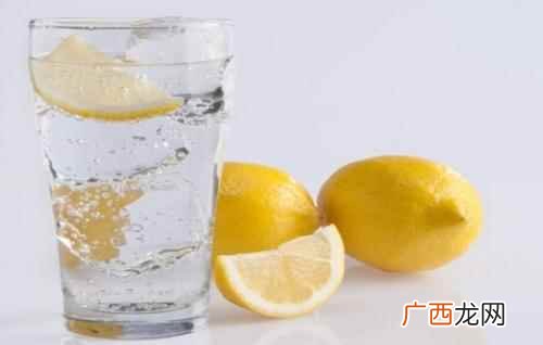 喝柠檬水有什么好处 柠檬水的好处是什么