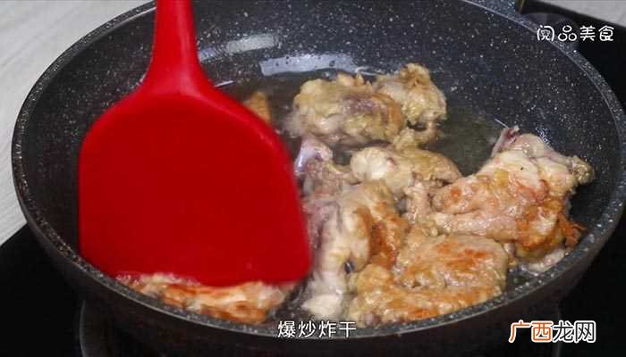 爆炒活鸡怎么做好吃 爆炒活鸡的做法