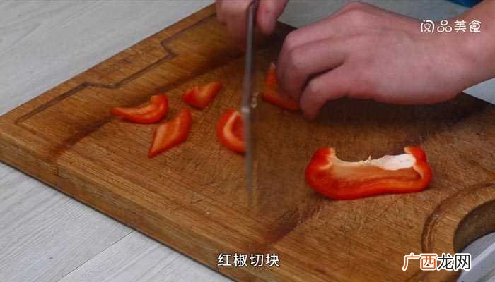 爆炒活鸡怎么做好吃 爆炒活鸡的做法