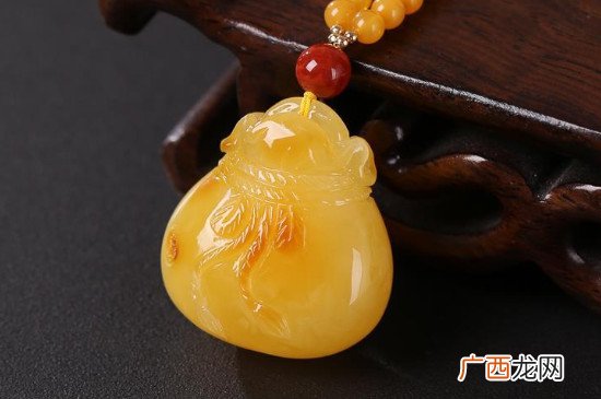 适合佩戴蜜蜡的生肖 哪些属相不适合戴蜜蜡