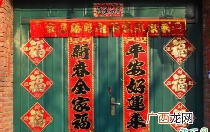 大年三十晚上能贴春联吗 大年三十为什么要贴春联