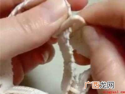 肩带小皮筋怎么做的具体操作步骤 肩带小皮筋怎么做
