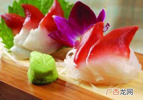 苏子叶、绿芥末酱、酱油、红椒丝少许 北极贝刺身的做法,北极贝刺身怎么做