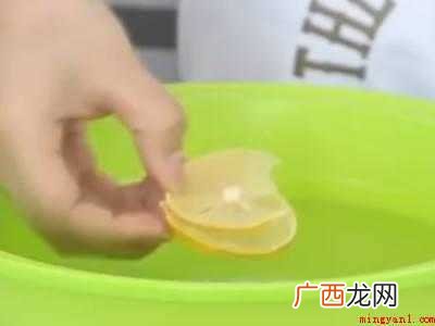 衬衣发黄了怎么处理的具体操作步骤 衬衣发黄了怎么处理