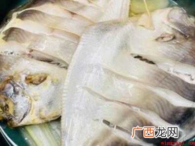清蒸平鱼怎么做好吃又简单的具体操作步骤 清蒸平鱼怎么做好吃又简单