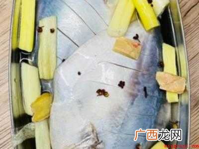 清蒸平鱼怎么做好吃又简单的具体操作步骤 清蒸平鱼怎么做好吃又简单