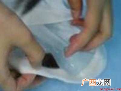 衣服发黄怎么洗白小妙招的具体操作步骤 衣服发黄怎么洗白小妙招