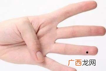 无名指有痣婚姻不顺 右手无名指有痣嫁贵夫是真的吗