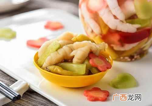 泡菜坛的水多久换一次泡菜水 泡菜坛的水多久换一次,泡菜盐水很酸怎么办