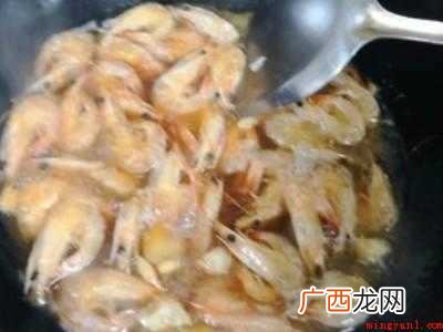 晒干了的虾怎么做好吃的具体操作步骤 晒干了的虾怎么做好吃