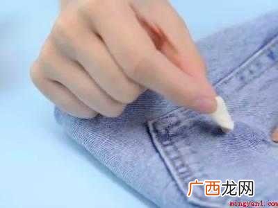 口香糖怎么才能洗掉的具体操作步骤 口香糖怎么才能洗掉
