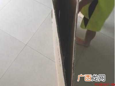 纸箱底部四片怎么折叠牢固的具体操作步骤 纸箱底部四片怎么折叠牢固