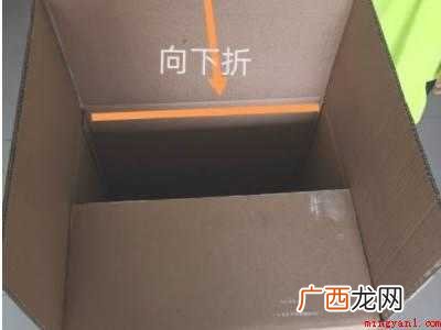 纸箱底部四片怎么折叠牢固的具体操作步骤 纸箱底部四片怎么折叠牢固