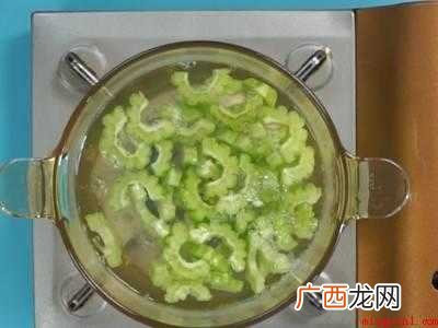 白苦瓜怎么做好吃共有4步 白苦瓜怎么做好吃