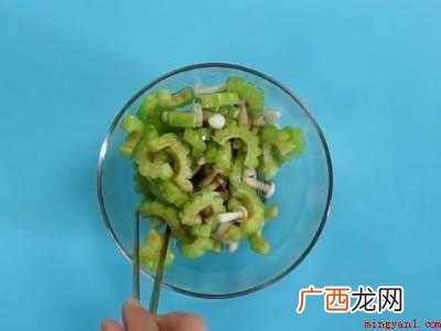 白苦瓜怎么做好吃共有4步 白苦瓜怎么做好吃