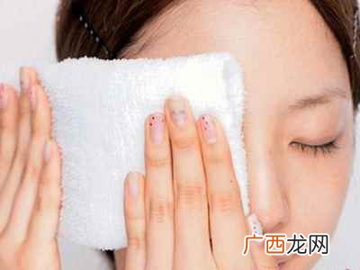 晚上哭了早上起来眼睛肿了怎么办 哭了一晚上眼睛很痛怎么办