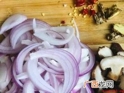 黄尾鱼怎么做好吃的具体操作步骤 黄尾鱼怎么做好吃