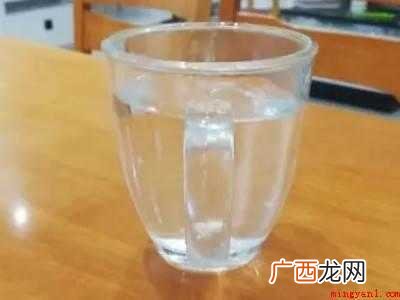 白鞋染上铁锈怎么去除的具体操作步骤 白鞋染上铁锈怎么去除