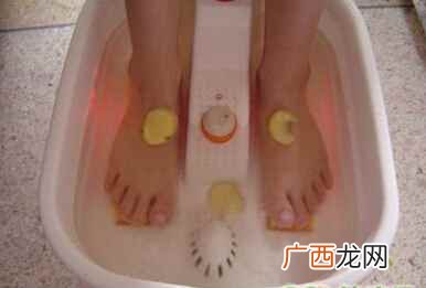 生姜泡脚的功效及注意事项 泡脚养生,中医泡脚养生法,中药泡脚方