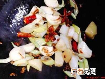 怎样炒鸡好吃又简单又好吃的具体操作步骤 怎样炒鸡好吃又简单又好吃