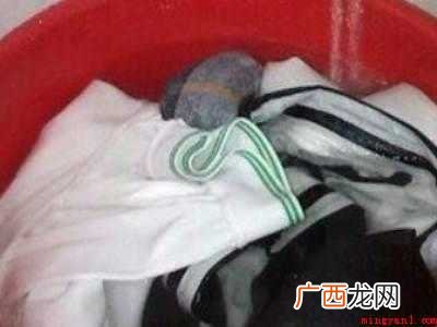 油漆笔弄到衣服上怎么洗掉的具体操作步骤 油漆笔弄到衣服上怎么洗掉