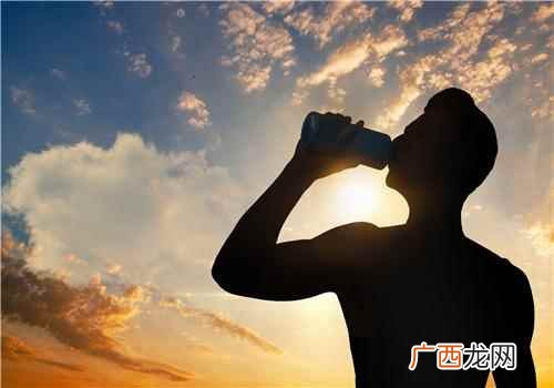 腹肌轮用多久才有效果 腹肌轮多久有效果
