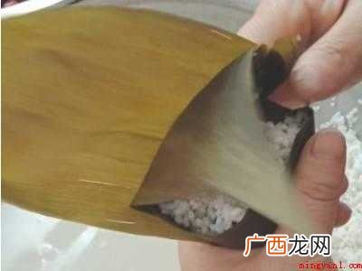 怎么包三角粽子详细步骤