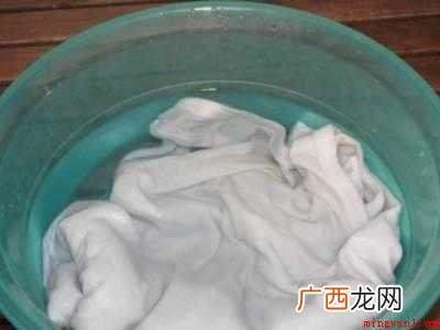 钢笔水弄到白色衣服上怎么洗掉的具体操作步骤 钢笔水弄到白色衣服上怎么洗掉